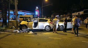 Adana'da iki otomobilin çarpışması sonucu 1 kişi yaralandı