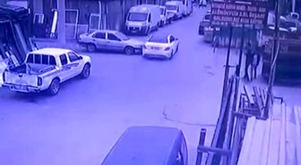 Aynı sokakta peş peşe kazalar kamerada