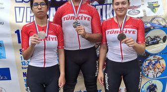 Bakan Bak'tan milli para bisikletçiler için tebrik mesajı