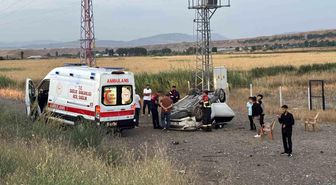 Bingöl'de otomobil takla attı: 3 yaralı