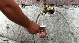 Çeşmelerden ayran aktı