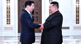 Çin'in En Üst Düzey Siyasi Danışmanı Wang, Kuzey Kore Lideri Kim Jong-un ile Bir Araya Geldi