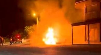 Dalaman'da park halindeki elektrikli araç alev alev yandı