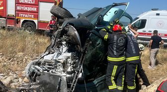 Denizli'de devrilen otomobildeki 4 kişi yaralandı