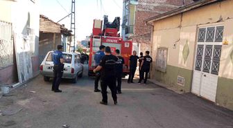 Depremde iki katlı müstakil evde kısmi göçük