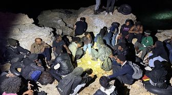 Ege Denizi'nde 39 düzensiz göçmen yakalandı, 8 kişi kurtarıldı