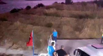 Elazığ'da fırtına etkili oldu: Feribot iskeleye yanaşamadı