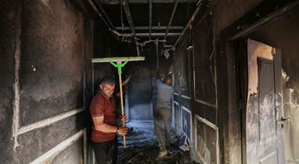 Filistin topraklarını gasbeden İsrailliler Nablus'ta bir evi ateşe verdi