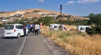Gaziantep'te hafif ticari araç ile otomobil çarpıştı: 3 yaralı