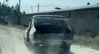 Gövdesi dökülürken motoru çalışan araç ilginç görüntü oluşturdu