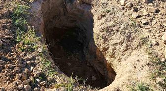 Hasköy'de yüzyıllık mezarlıklara defineci tahribatı