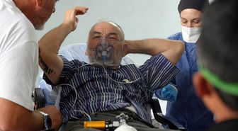 İnşaatın bodrum katına boya taşıyan 2 işçi kokudan baygınlık geçirdi