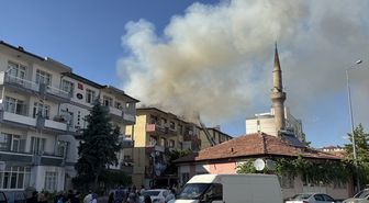 Kayseri'de apartmanın çatısında çıkan yangın hasara neden oldu