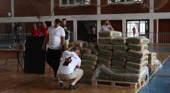 Kosovalı Bujar Muli 2 ton ağırlığı taşıyarak Guinness Rekorlar Kitabı'na girdi