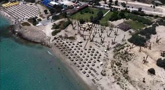 Önü plaj, arkası tarla: Organik plajda elektrik güneşten, ikramlar bahçeden