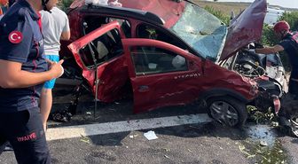 Osmaniye'de bariyere çarpan otomobildeki 5 kişi yaralandı