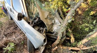 Sındırgı'da trafik kazasında sürücü sıkıştığı yerden kurtarıldı