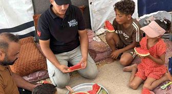 Yedi Başak, Gazze'de yaz şenliği düzenledi, halka karpuz dağıttı