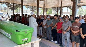 Yola kaçan topunu yakalamak isterken pikabın çarptığı Umut son yolculuğuna uğurlandı