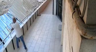 Avcılar'da bahçedeki tırabzanlarını söküp çalan hırsızlar kamerada