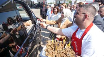 Bakan Göktaş, Kapıkule'de gurbetçilerle buluştu