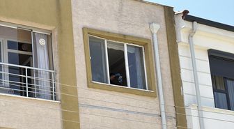 Eskişehir'de pencereden düşen 3 yaşındaki çocuk ağır yaralandı
