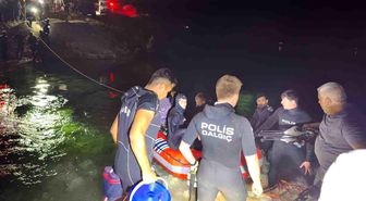 Fırat Nehri'nde su seviyesinin yükselmesi ile mahsur kalan 26 kişi kurtarıldı