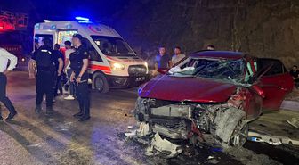 Hakkari'de otomobiller çarpıştı; 2'si ağır 7 yaralı