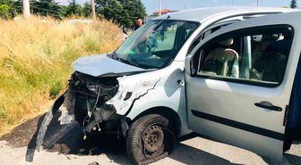 İki otomobilin çarpıştığı kazada 4 kişi yaralandı