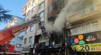 İzmir'de iş yerinde çıkan yangın hasara neden oldu