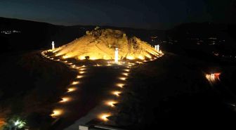Kraliçeler mezarlığı gece de ziyarete açıldı
