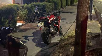 Önüne köpek fırlayan motosikletli, kaza yapıp kendi çağırdığı ambulansı reddetti