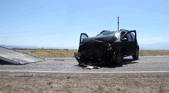 SUV araçlar kafa kafaya çarpıştı: 9 yaralı