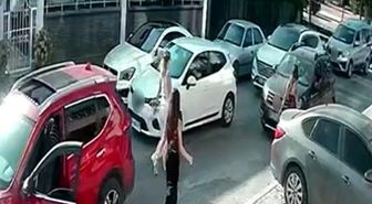 Trafikte araçtan inen 3 kadın çocuklu aileye saldırdı