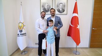 AK Parti İstanbul İl Başkanı Özdemir, 'Cake Not Hate' kampanyasını başlatan Harris'i ağırladı