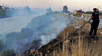 Antakya'da Asi Nehri kenarında sazlık yangını