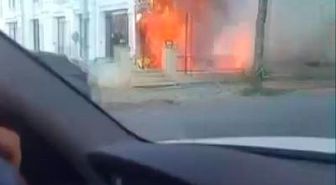 Beylikdüzü'nde iş yeri alevlere teslim oldu