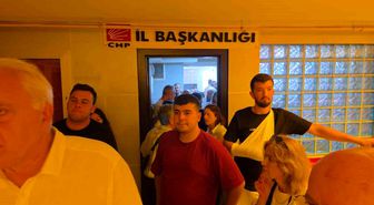 Görevden alınan CHP Samsun yönetimi il binasını boşalttı