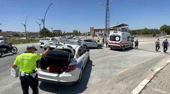 Karaman'da otomobille çarpışan motosikletin sürücüsü yaralandı