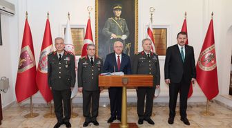 Milli Savunma Bakanı Yaşar Güler KKTC'de Kıbrıs Türk Barış Kuvvetleri Komutanlığı'nı Ziyaret Etti