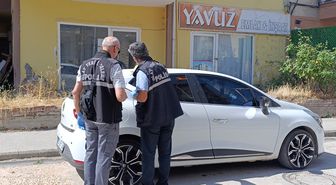 Park halindeki otomobile yorgun mermi isabet etti