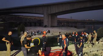 Piknik yaptıkları adacıkta su seviyesi yükselince mahsur kalan 32 kişi kurtarıldı