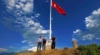 Bayrak Adam'dan şehit öğretmene vefa
