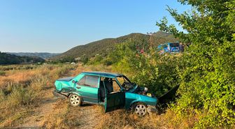 Sinop'ta şarampole devrilen otomobildeki 2 kişi yaralandı