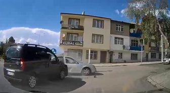 Trafik kazası anbean araç kamerasında