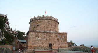 Antalya'da tarihi Hıdırlık Kulesi, arkeolojik kazı çalışmalarının tamamlanmasıyla ziyarete açıldı