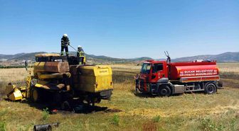 Burdur'da hasat yapan biçerdöver alevlere teslim oldu