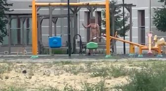 Çocuk parkında elinde bıçakla cinnet geçiren şahsı polisler ikna etti