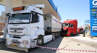Denizli'de tırın başka bir tıra çarpması güvenlik kamerasında
