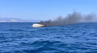 Aydın'da yanan tekneden denize atlayan 2 kişi kurtarıldı